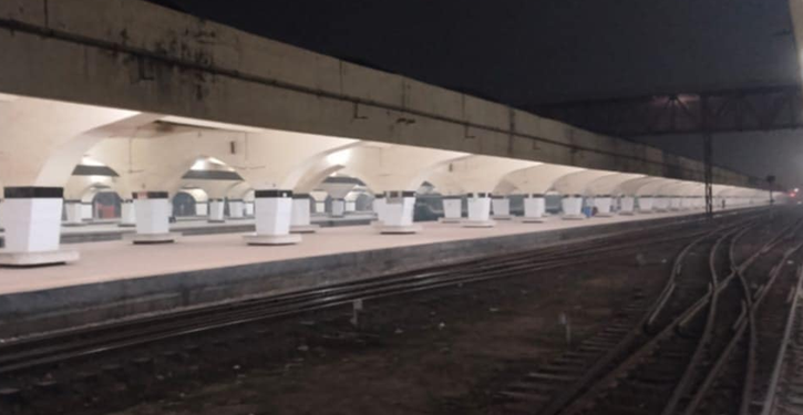 রাত ১২টার পরও ঢাকা ছাড়ল ৩ ট্রেন