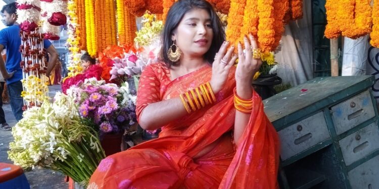 লাল শাড়িতে বসন্ত