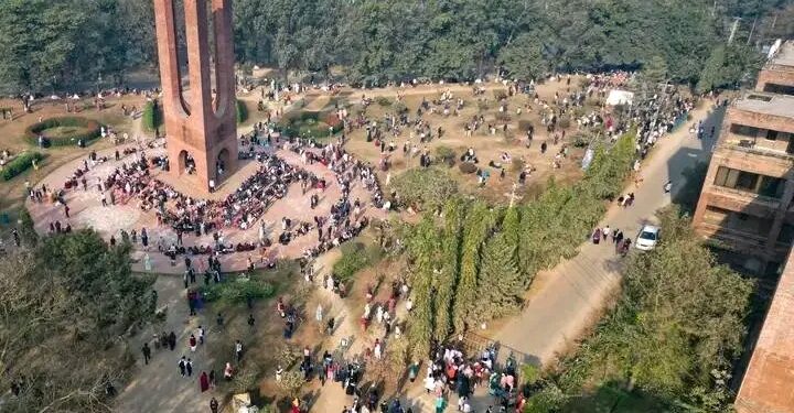 জাবি ভর্তি পরীক্ষায় বিএনসিসি ক্যাডেটকে হেনস্তা, শিক্ষক ও স্ত্রীর বিরুদ্ধে অভিযোগ