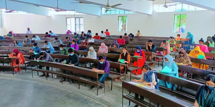 জাহাঙ্গীরনগর বিশ্ববিদ্যালয়ে ‘ই’ ইউনিটের ভর্তি পরীক্ষা অনুষ্ঠিত, উপস্থিতি ৮৭.৫ শতাংশ