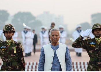 জাতীয় স্মৃতিসৌধে শ্রদ্ধা নিবেদন প্রধান উপদেষ্টার