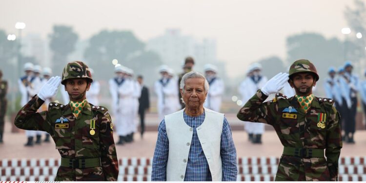 জাতীয় স্মৃতিসৌধে শ্রদ্ধা নিবেদন প্রধান উপদেষ্টার
