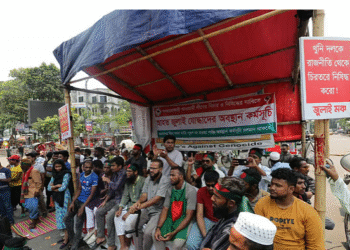 শাহবাগে অবস্থান কর্মসূচিতে জুলাইয়ের আহতরা, দাবি আদায় না হওয়া পর্যন্ত সরে না যাওয়ার ঘোষণা