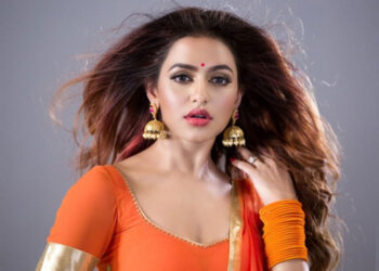 হত্যাচেষ্টা মামলায় অভিনেত্রী নুসরাত ফারিয়াকে গ্রেপ্তার, রিমান্ডের আবেদন সোমবার