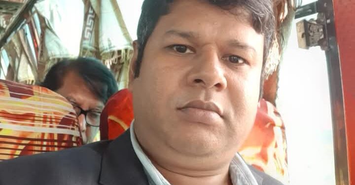 জাবিতে ভুয়া ডিগ্রি দিয়ে পদোন্নতি নিচ্ছেন কর্মকতা ফিরোজ