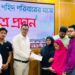 গণঅভ্যুত্থানে নওঁগার ৮ শহীদ পরিবারের হাতে সরকারের ৮০ লাখ টাকার সঞ্চয়পত্র প্রদান