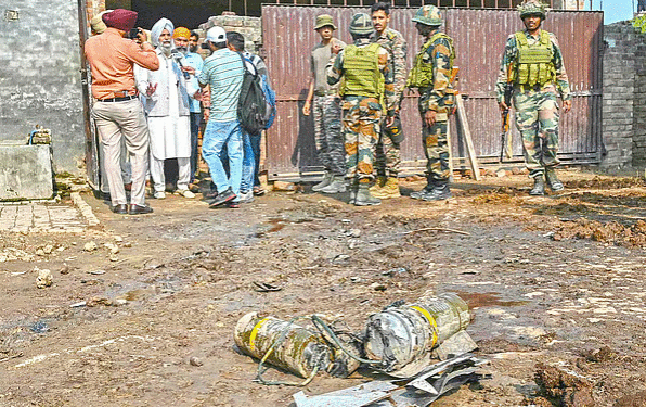 ভারত–পাকিস্তান: যুদ্ধে সবার আগে জেতে মিথ্যা